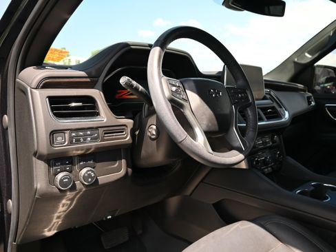 Used 2022 Chevrolet Tahoe Z71 w/ Luxury Package image 3