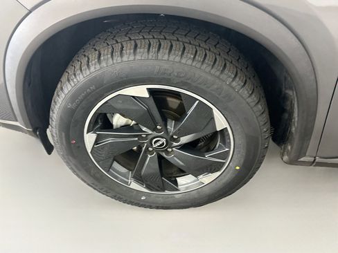 Used 2025 Nissan Rogue SV AWD/4WD image 11
