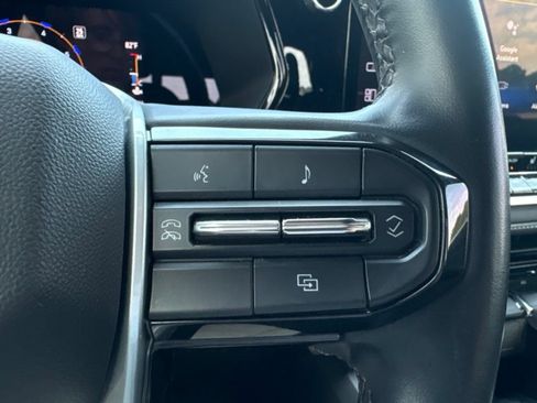 Used 2023 Chevrolet Colorado LT w/ LT Convenience Package II RWD image 11