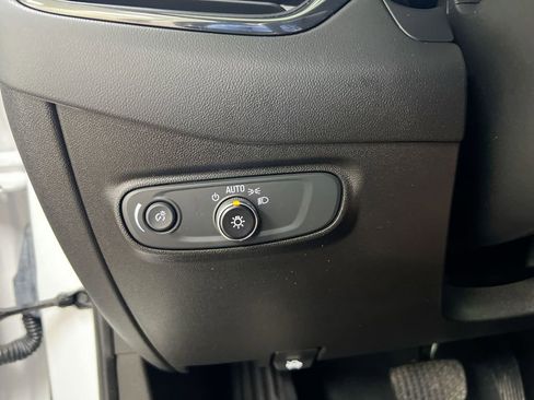 Used 2022 Chevrolet Equinox RS w/ RS Leather Package AWD/4WD image 19