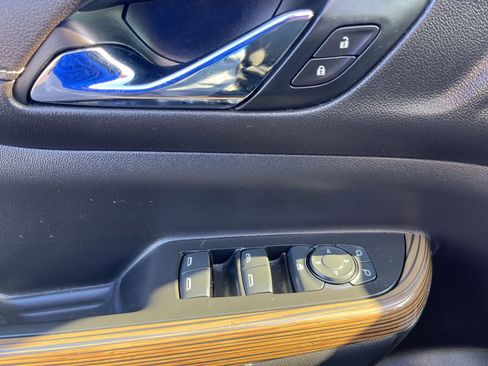 Used 2020 GMC Acadia SLE image 19