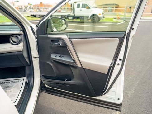 Used 2018 Toyota RAV4 XLE FWD image 18