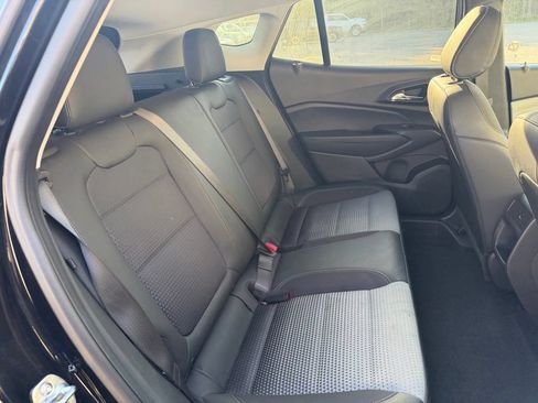 Used 2025 Chevrolet Trax LT w/ LT Convenience Package FWD image 12