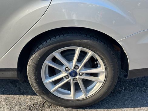 Used 2017 Ford Focus SE image 5