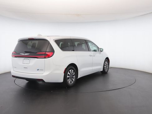 Used 2022 Chrysler Pacifica Touring-L image 27