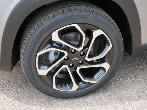 New 2026 Chevrolet Trax RS w/ Sunroof Package FWD image 9