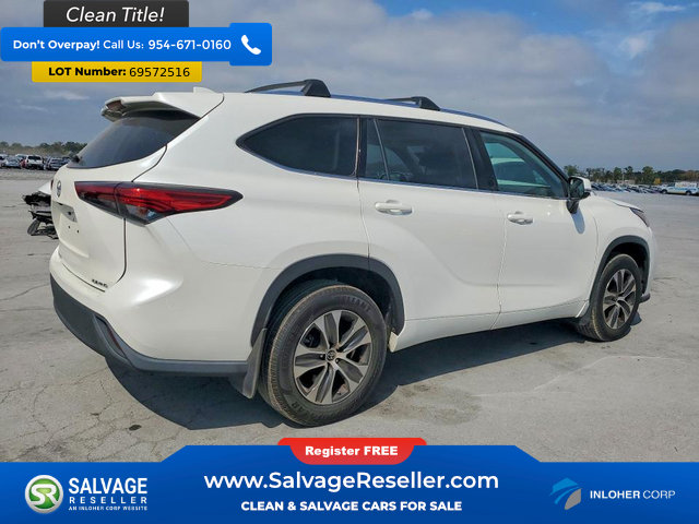 Used 2021 Toyota Highlander XLE AWD/4WD image 4