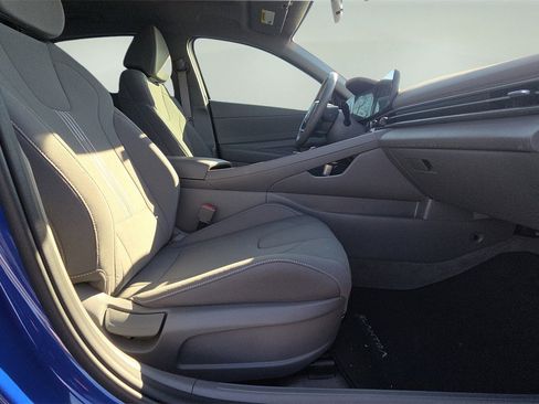 Used 2024 Hyundai Elantra SEL w/ Convenience Package image 13