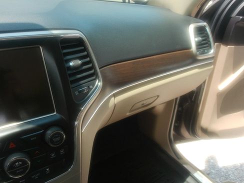 Used 2017 Jeep Grand Cherokee Limited RWD image 16