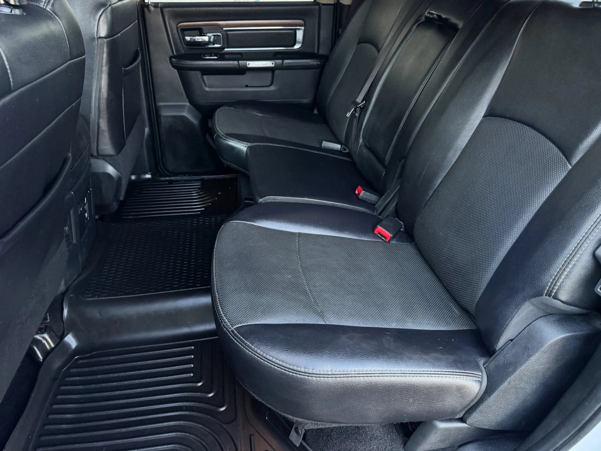 Used 2017 RAM 1500 Laramie w/ Convenience Group AWD/4WD image 25