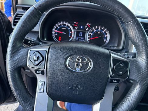 Used 2017 Toyota 4Runner SR5 Premium image 6