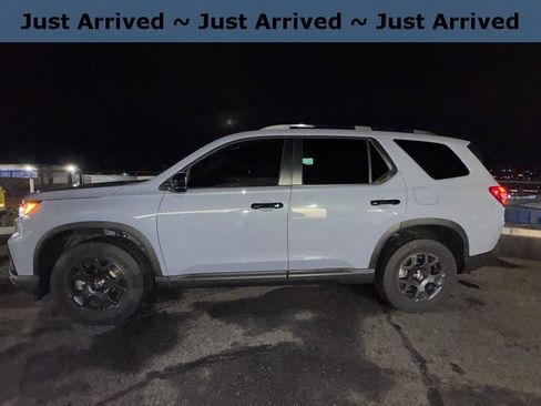Certified 2025 Honda Pilot TrailSport image 1