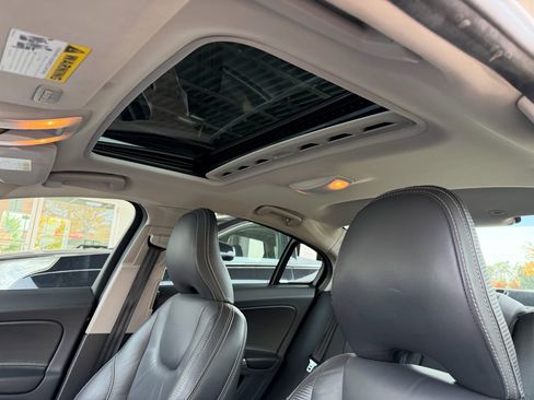 Used 2012 Volvo S60 T6 R-Design image 14