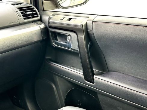 Used 2022 Toyota 4Runner TRD Off-Road Premium w/ Moonroof Package AWD/4WD image 30