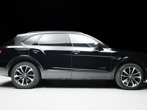 Used 2019 Bentley Bentayga AWD/4WD image 34