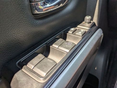 Used 2016 Nissan Titan SV AWD/4WD image 24
