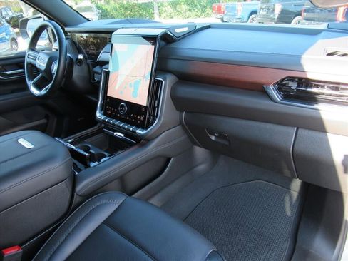 Used 2025 GMC Yukon XL Denali image 11