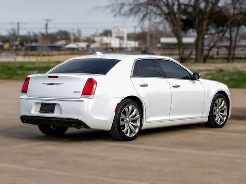 Used 2018 Chrysler 300 Limited image 9