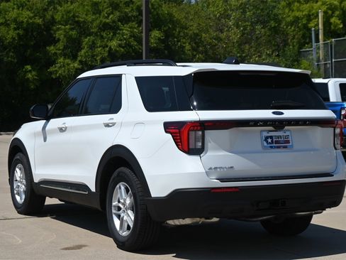 New 2025 Ford Explorer Active image 28