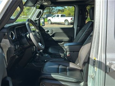 Used 2024 Jeep Wrangler Unlimited Sahara w/ Technology Group image 10