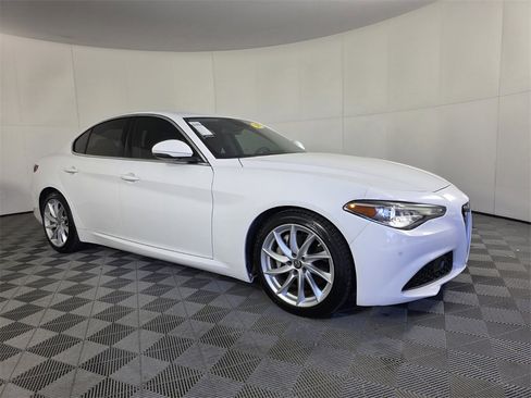 Used 2019 Alfa Romeo Giulia image 2