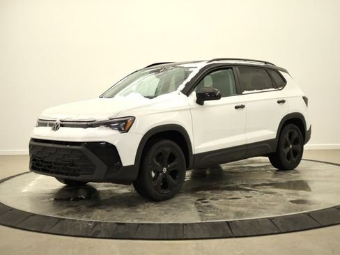 New 2026 Volkswagen Taos SE image 7