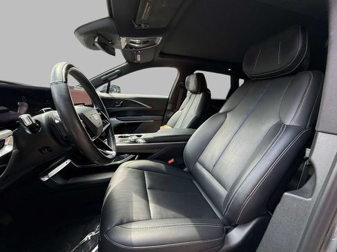 Used 2024 Cadillac Lyriq Luxury AWD/4WD image 2