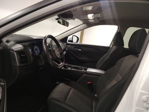 Used 2024 Nissan Rogue SV AWD/4WD image 10