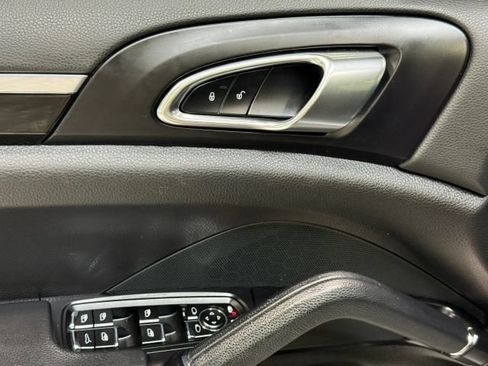 Used 2017 Porsche Cayenne Platinum Edition AWD/4WD image 12