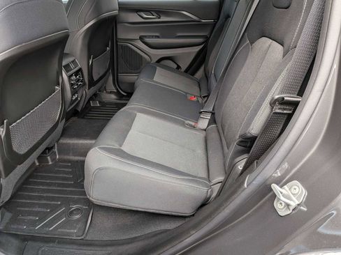 Used 2025 Jeep Grand Cherokee Laredo X w/ Luxury Tech Group I AWD/4WD image 27