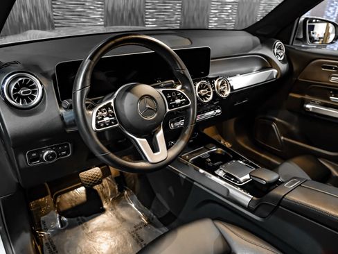 Used 2020 Mercedes-Benz GLB 250 image 3