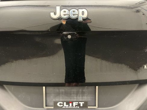 Used 2018 Jeep Cherokee Limited AWD/4WD image 25