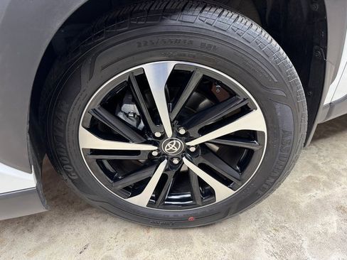 Used 2024 Toyota Corolla Cross XSE w/ Convenience Package image 27