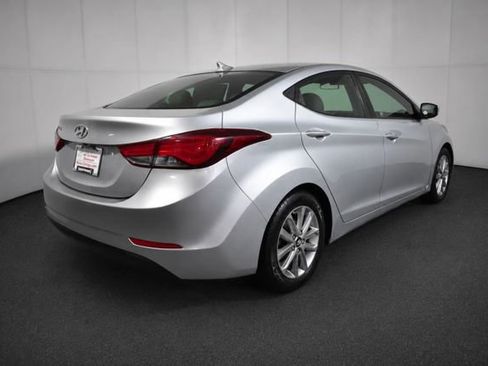 Used 2014 Hyundai Elantra SE w/ Option Group 02 FWD image 4