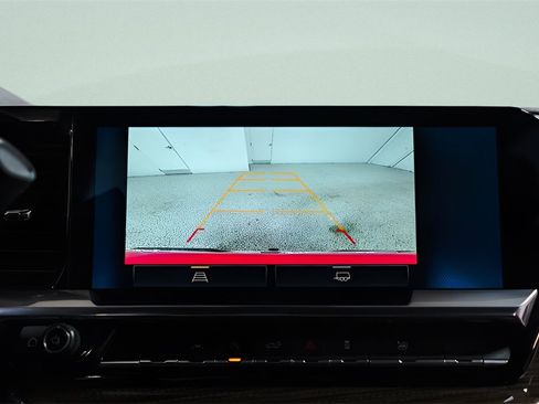 Used 2025 Chevrolet Silverado 1500 LT image 16