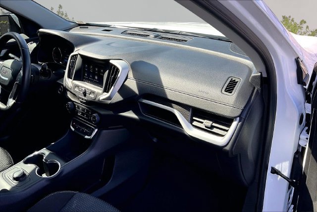 Used 2024 GMC Terrain SLE FWD image 15