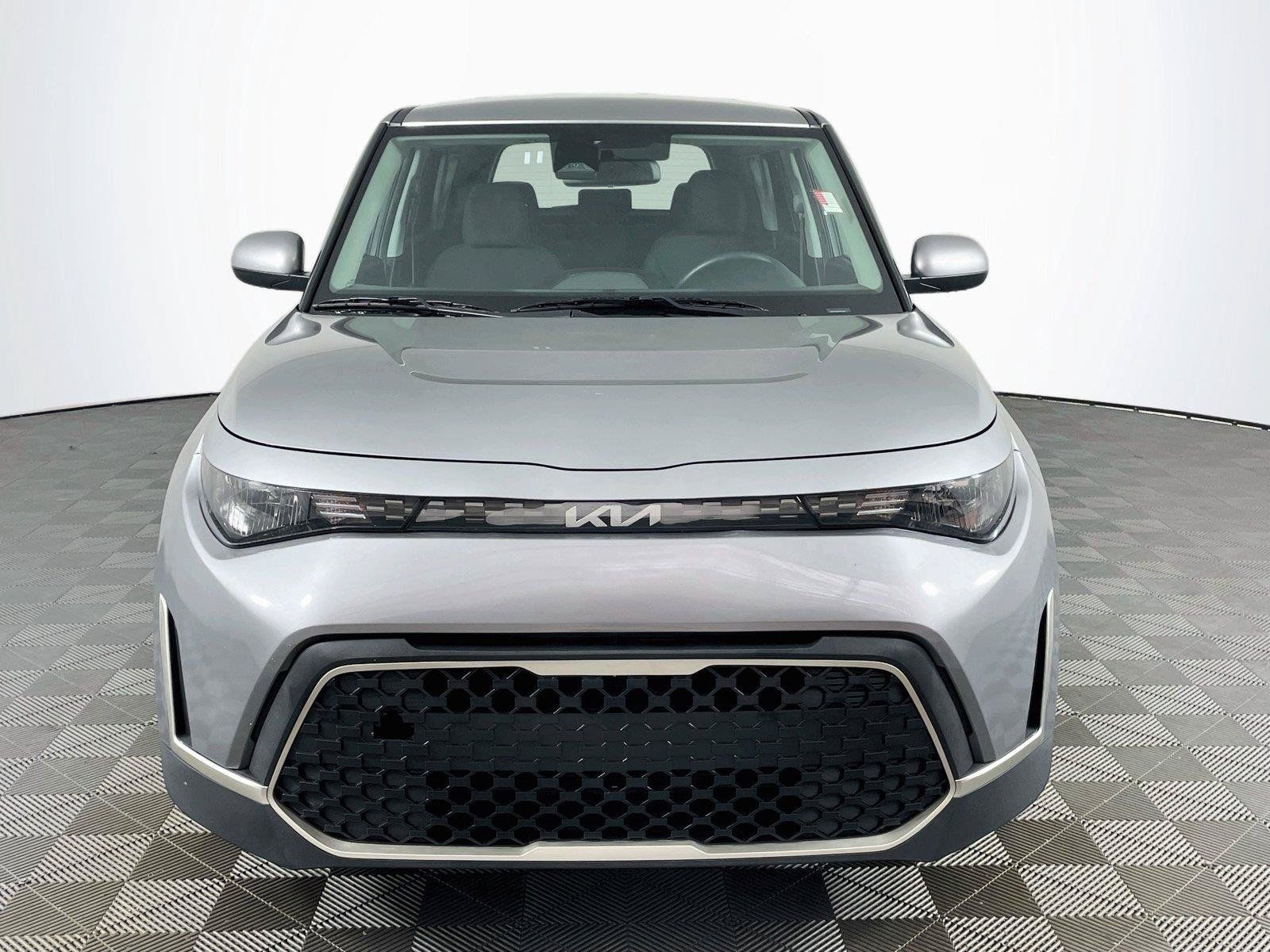 Certified 2025 Kia Soul LX w/ LX Technology Package FWD image 2