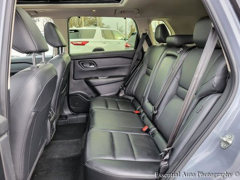 Used 2025 Nissan Rogue SL w/ Tech Package FWD image 10