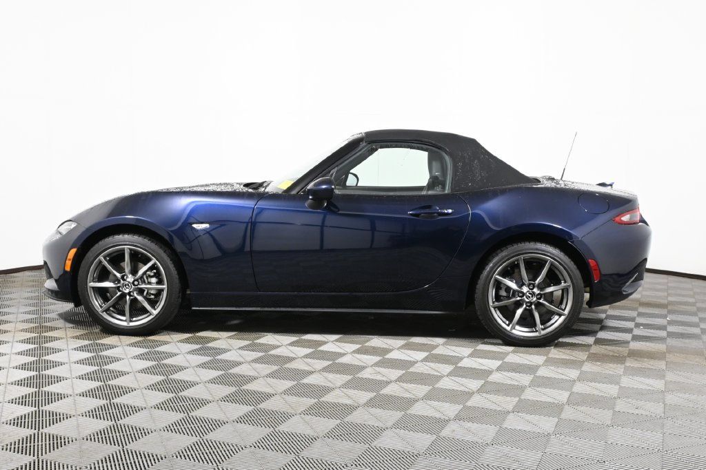 Used 2021 MAZDA MX-5 Miata Grand Touring RWD image 2