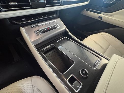 Used 2025 Lincoln Aviator AWD w/ Equipment Group 101A image 32