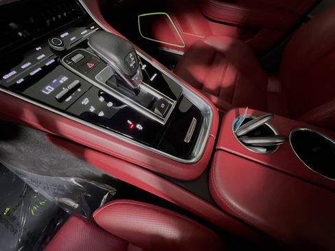 Used 2021 Porsche Panamera 4S image 25