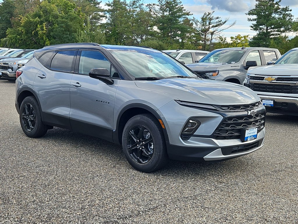 New 2026 Chevrolet Blazer LT w/ Convenience Package AWD/4WD image 2