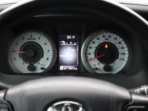 Used 2019 Toyota Sienna SE image 19