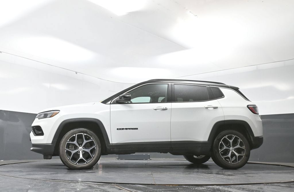 Used 2024 Jeep Compass Limited AWD/4WD image 29