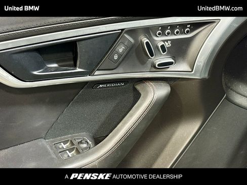 Used 2018 Jaguar F-TYPE Coupe RWD image 3