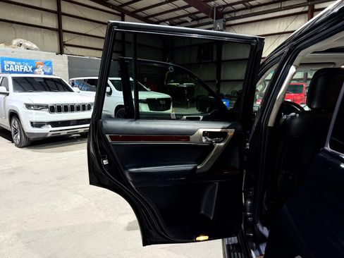 Used 2016 Lexus GX 460 w/ Premium Package AWD/4WD image 15