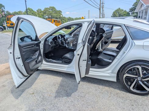 Used 2018 Honda Accord Sport image 13
