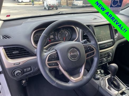 Used 2017 Jeep Cherokee Latitude w/ Comfort/Convenience Group image 11