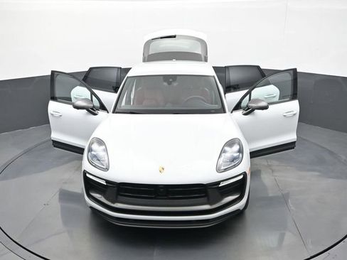 Certified 2024 Porsche Macan Turbo image 32