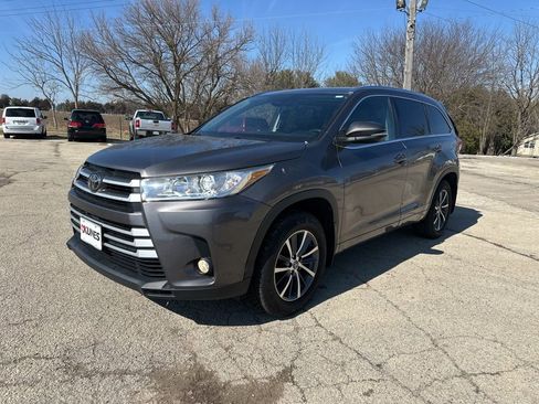 Used 2017 Toyota Highlander XLE AWD/4WD image 15